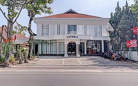 Collection O Riau Near Trans Studio Bandung Formerly Asteria Hotel